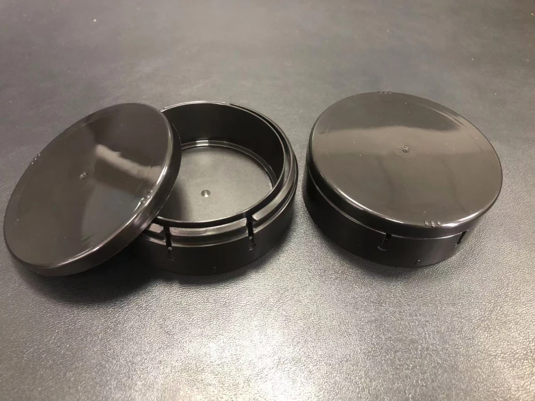 Source photograph: Child-Resistant Can (Prism Mark) CQ-SLH-CH