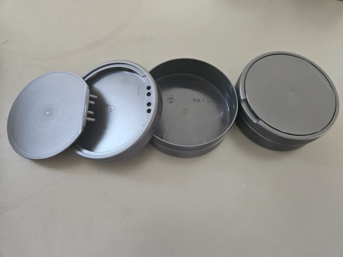 Source photograph: V Style Flip-top Can (German Style) CQ-V-DZLTH-CH